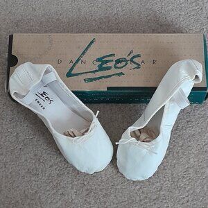 Leo's Girls Ballet Shoes Size 1